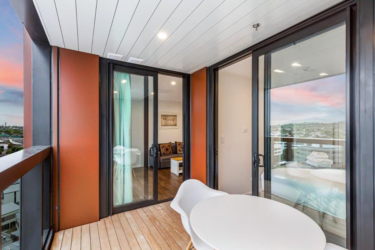 Stunning Ellerslie + Private Balcony Auckland